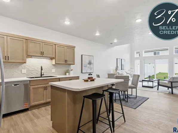 2402 E Jetty Pl, Sioux Falls, SD 57108