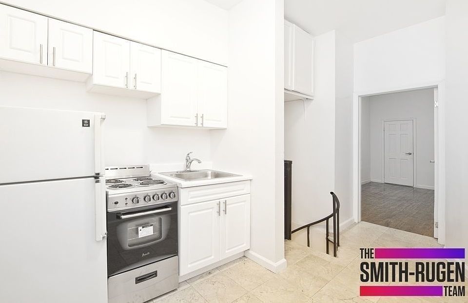 1st image of 209 E 10th St #2A