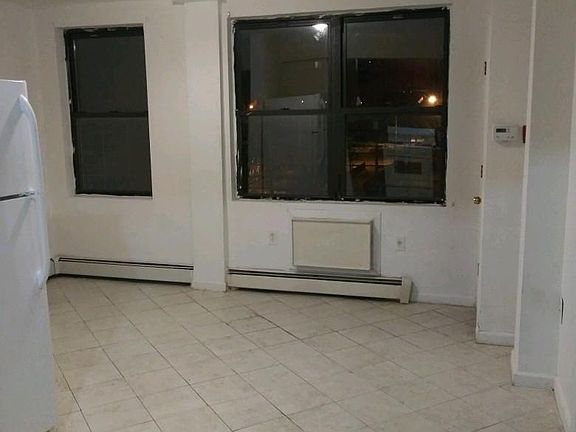 3rd image of 611 E 161st St