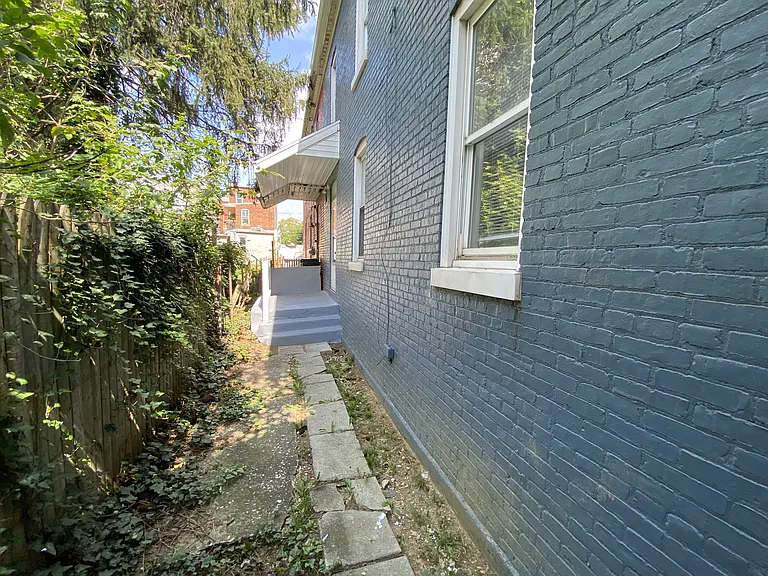 124 Cedar St — Photo 6