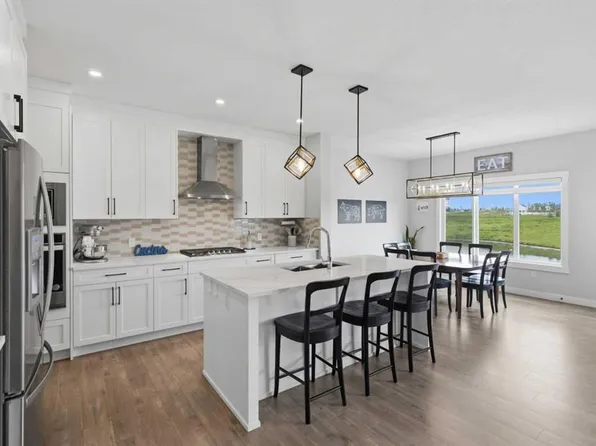 20 S Highwood Dr, Okotoks, AB T1S 5S3