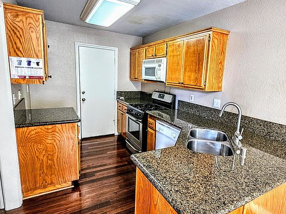 2nd image of 8429 Snow View Pl