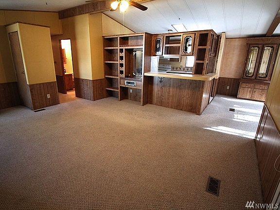 3rd image of 15 Glendale St