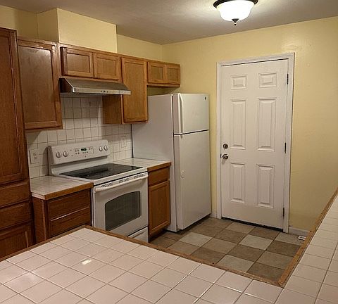 4th image of 4401 E 112th St