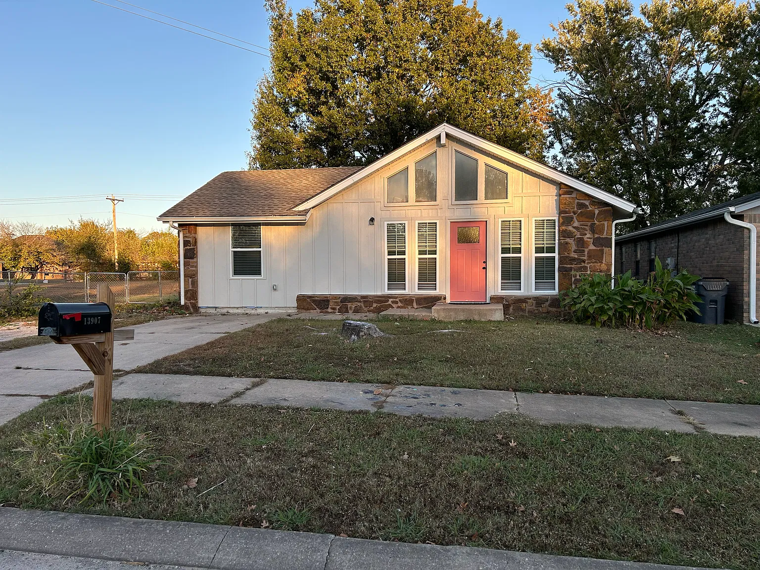 13907 S Hickory Pl — Photo 1