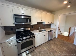 140 Blachley Rd #D, Stamford, CT 06902