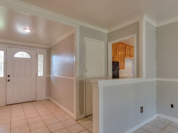3rd image of 2280 Longview Dr