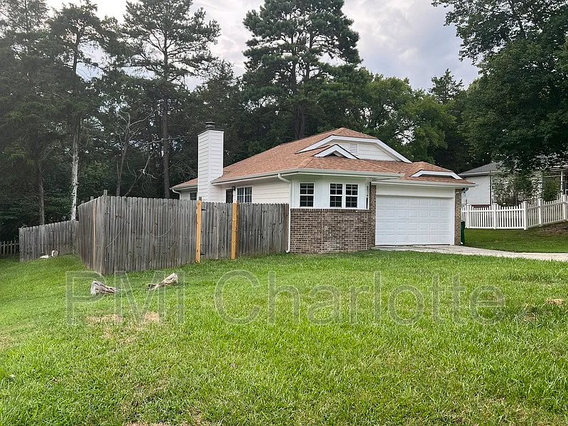 3 bed, 2.0 bath, 1124 sqft, $1,850 — Photo 3