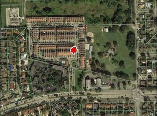 1053 NE 207th St, Miami, FL 33179