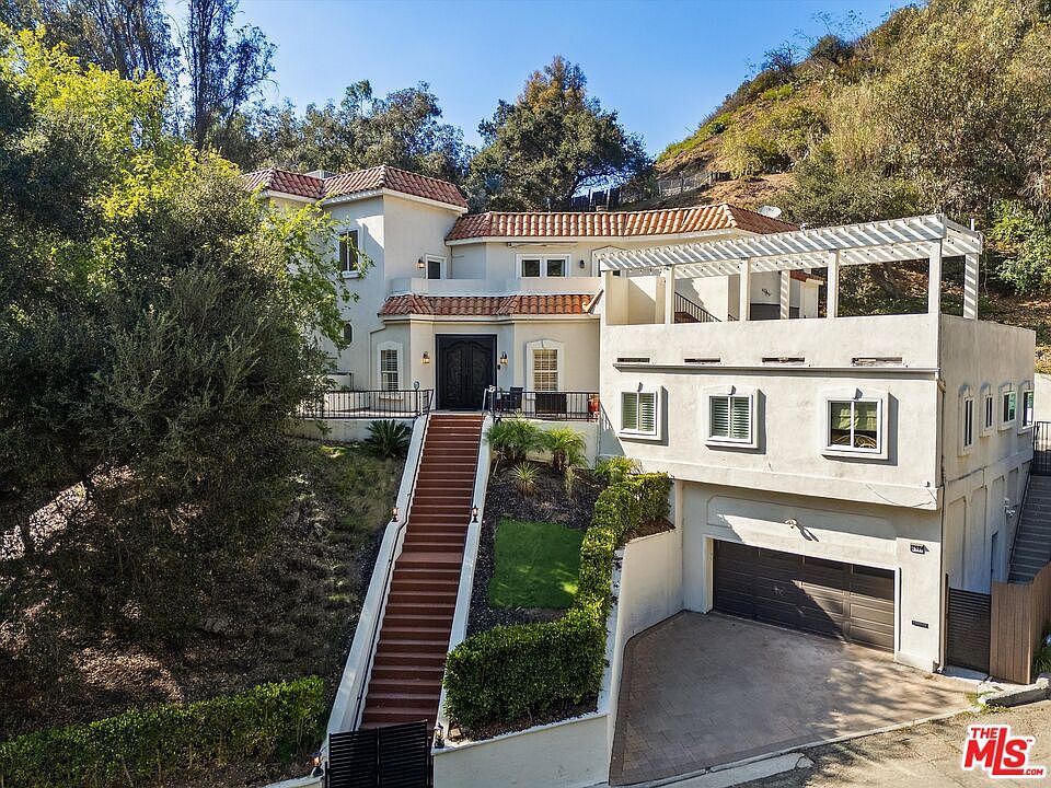1st image of 8171 Willow Glen Rd