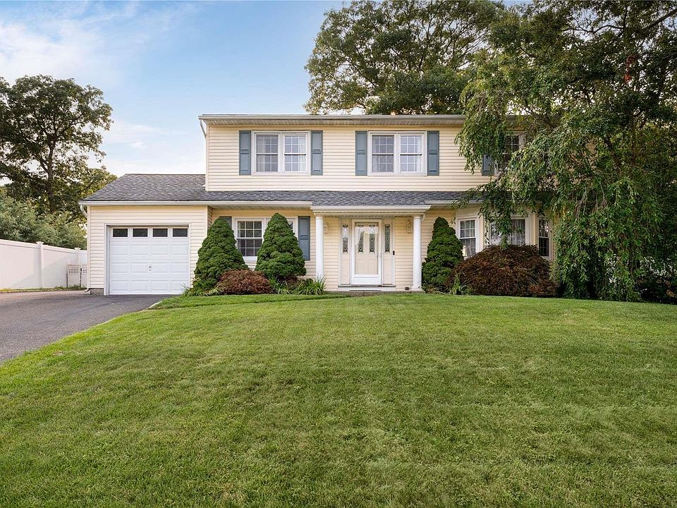 1st image of 28 Roberta Avenue