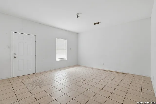 2 bed, 2.0 bath, 4704 sqft, $975 — Photo 2