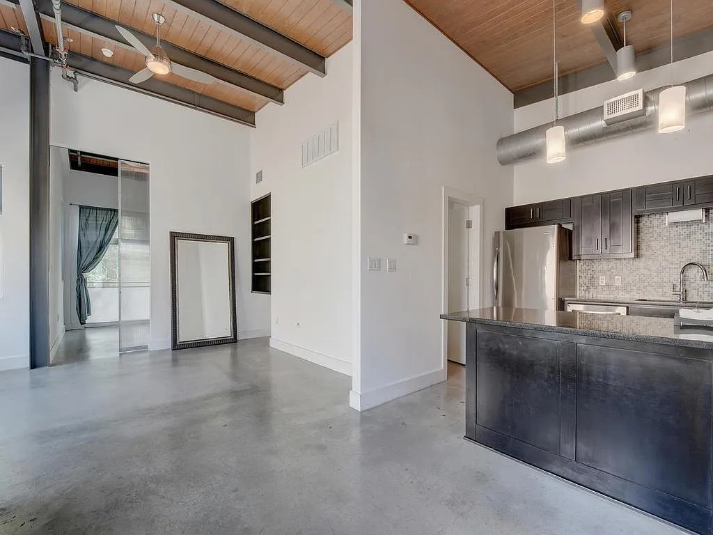 Building Photo - 2205 N Lamar Blvd #521