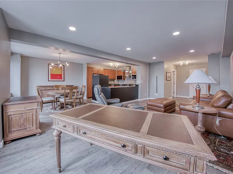 320 Fort Duquesne Blvd #4E — Photo 15