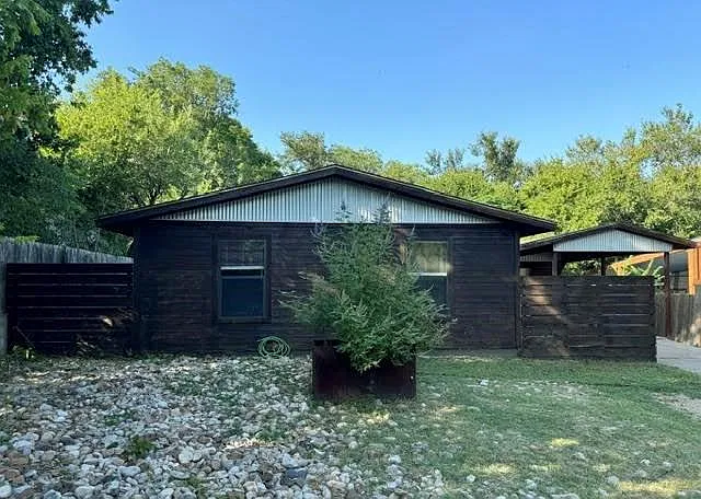4 bed, 2.0 bath, 1223 sqft, $2,450 — Photo 2