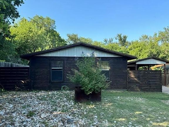 2nd image of 504 Clover Ct