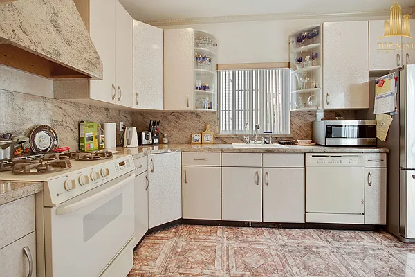 Sold by Top Nest Inc. | media 10