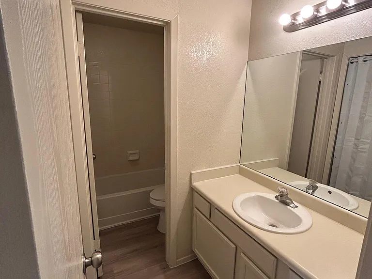 521 Greenlawn Blvd — Photo 7