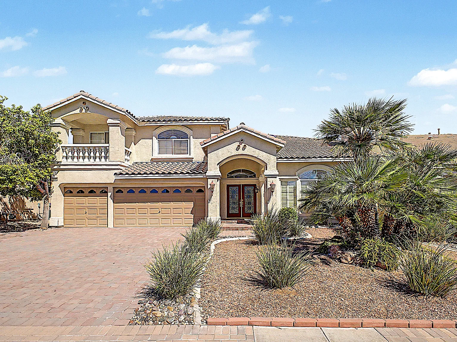 5 bed, 4523 sqft, $4,700 — Photo 3