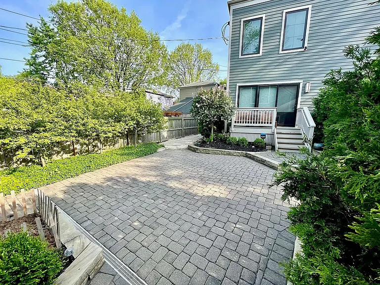 150 Detroit Ave — Photo 32