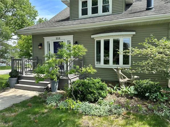 310 Hall Ave, Lowden, IA 52255