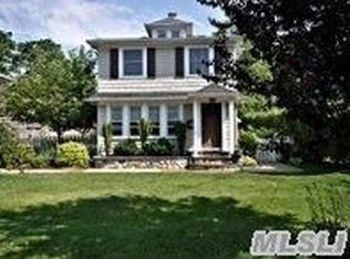 55 Hamilton St, Sayville, NY 11782