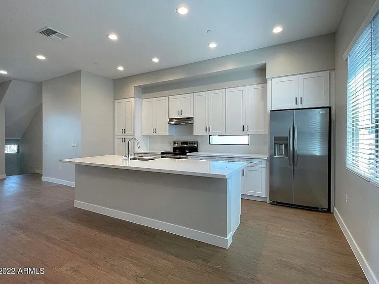 3215 E Flower St #20 — Photo 37