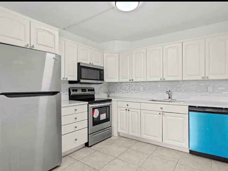 2044 Hythe #C-1 — Photo 5
