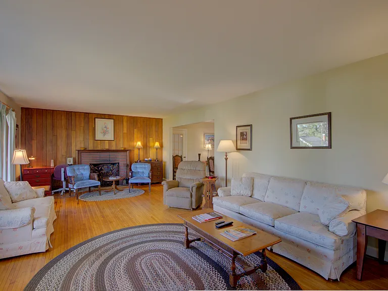 63 Montview Cir — Photo 5