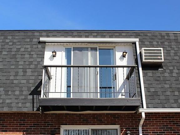 2nd image of 1339 Buell Ave