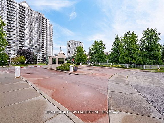 3rd image of 5 Rowntree Rd N #805