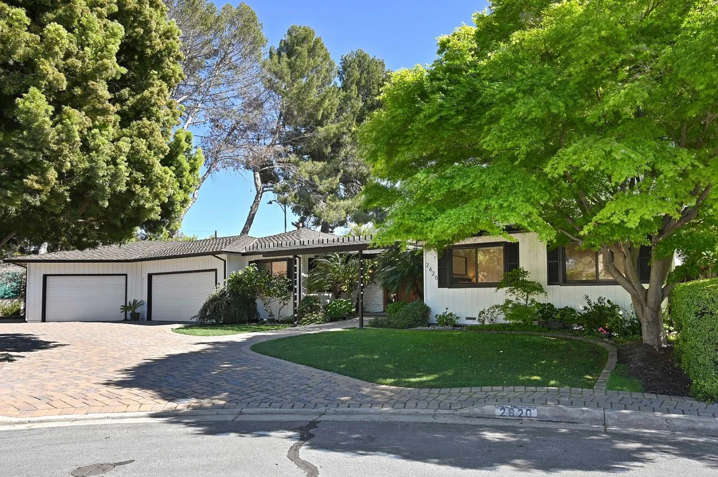 2620 Tuliptree Ln photo 1