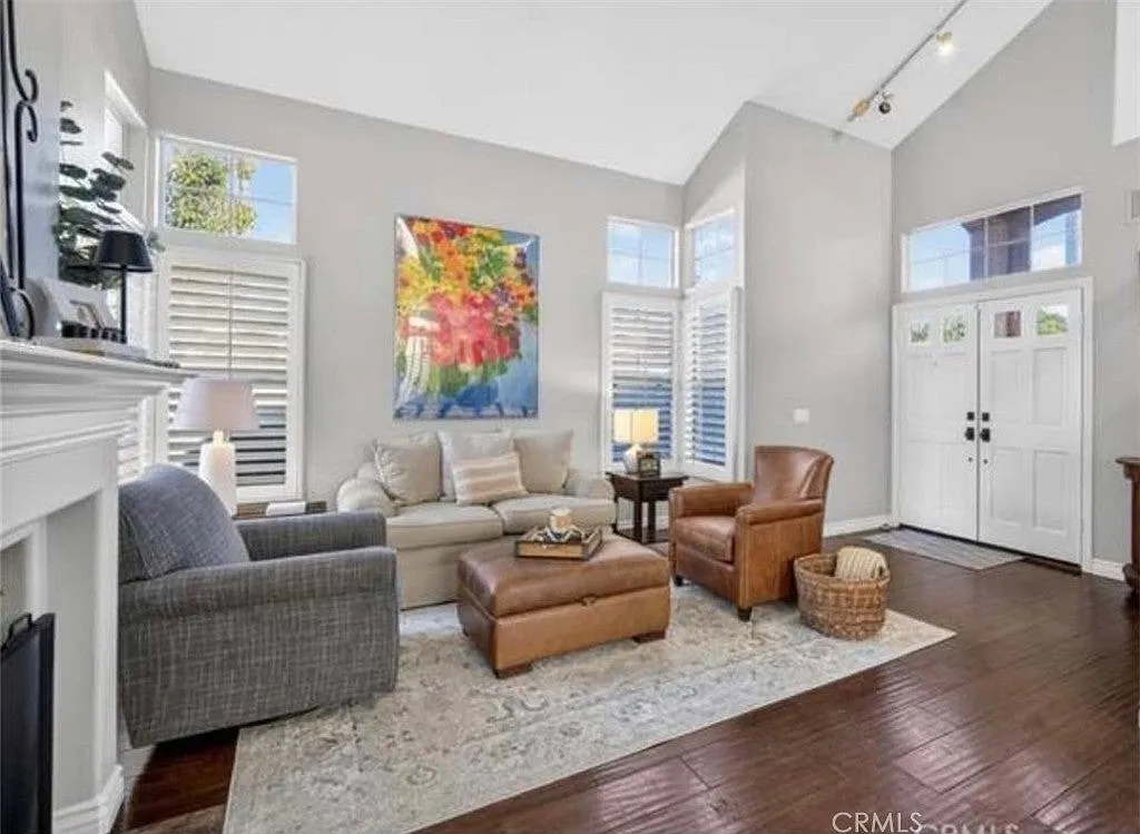 4 bed, 2.5 bath, 1943 sqft, $7,200 — Photo 4