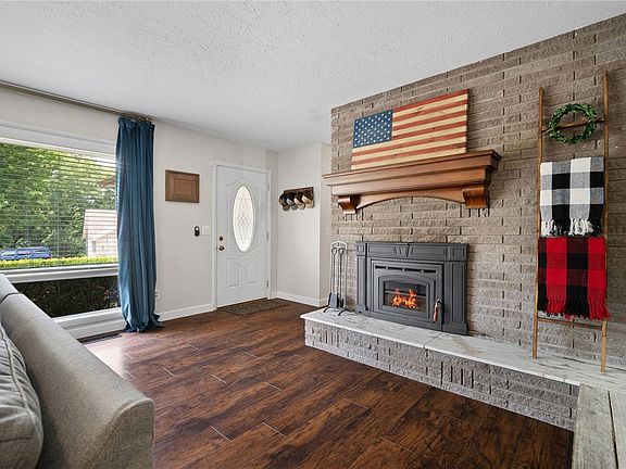 3rd image of 21 Duvall Ln