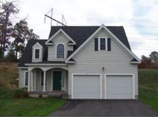 9 S Parish Dr, Londonderry, NH 03053