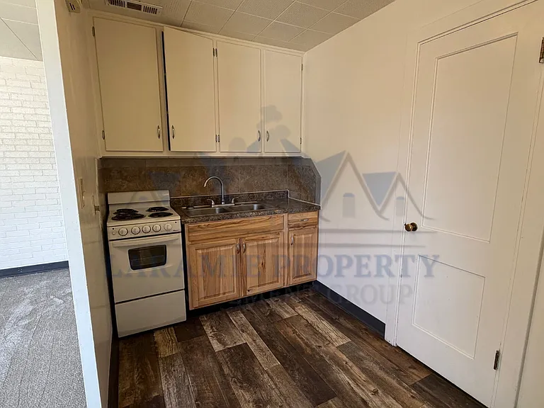 305 S 10th St #16 — Photo 5