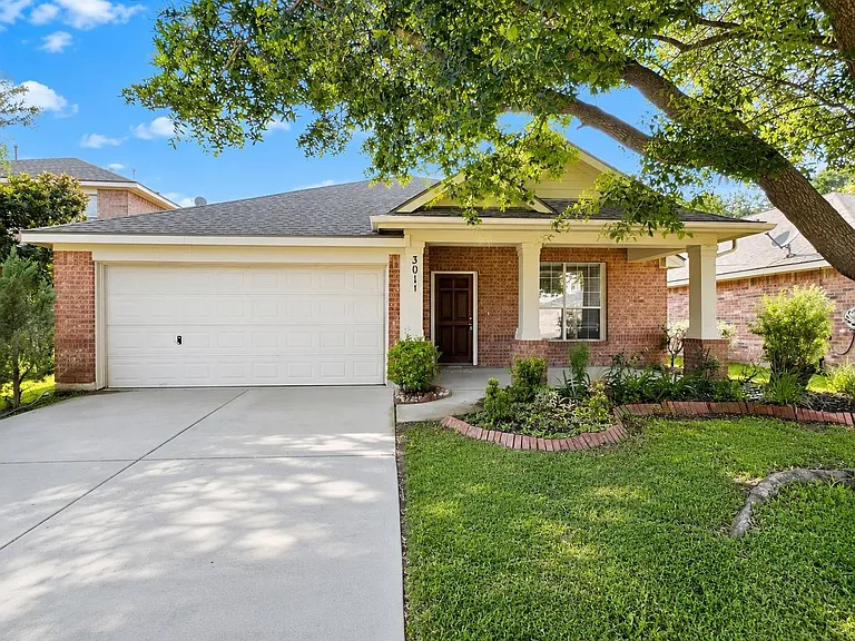 3011 Sunchase Ct — Photo 1