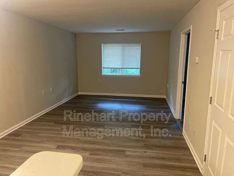 2 bed, 2.0 bath, 900 sqft, $1,385 — Photo 2