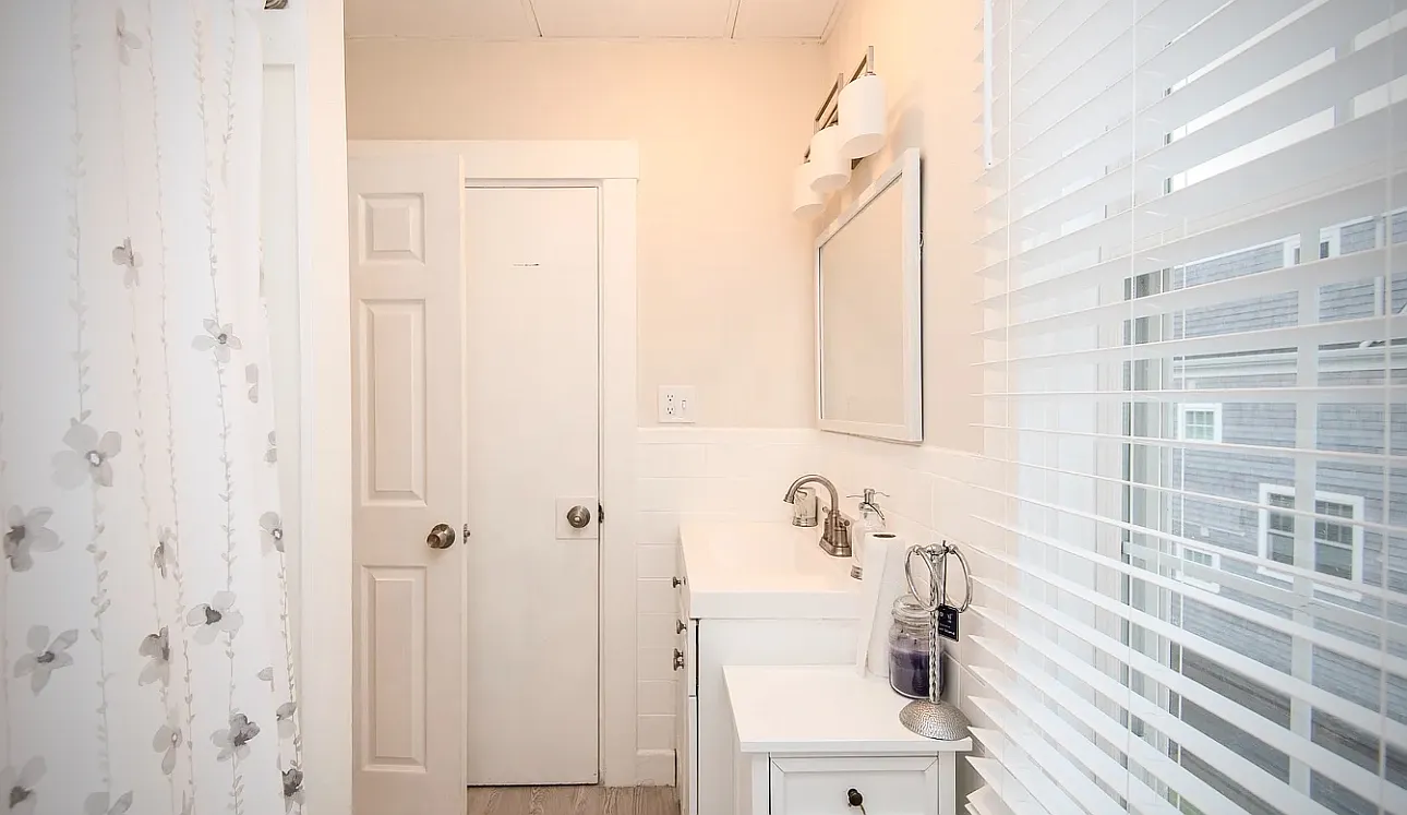 2 bed, 900 sqft, $3,000 — Photo 3