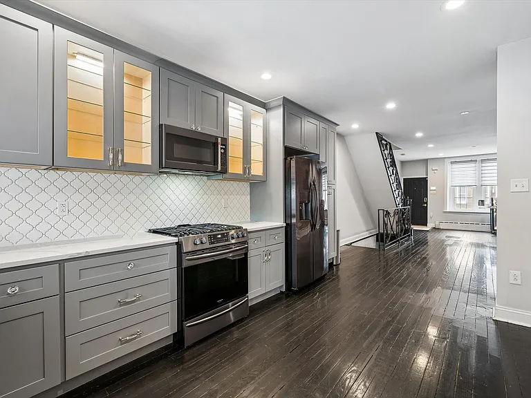 2510 E Somerset St — Photo 5