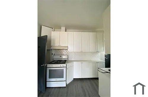 33 Tuckahoe Rd Photo 1