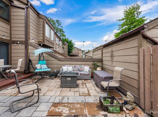 122 Aberdeen Ct, Geneva, IL 60134