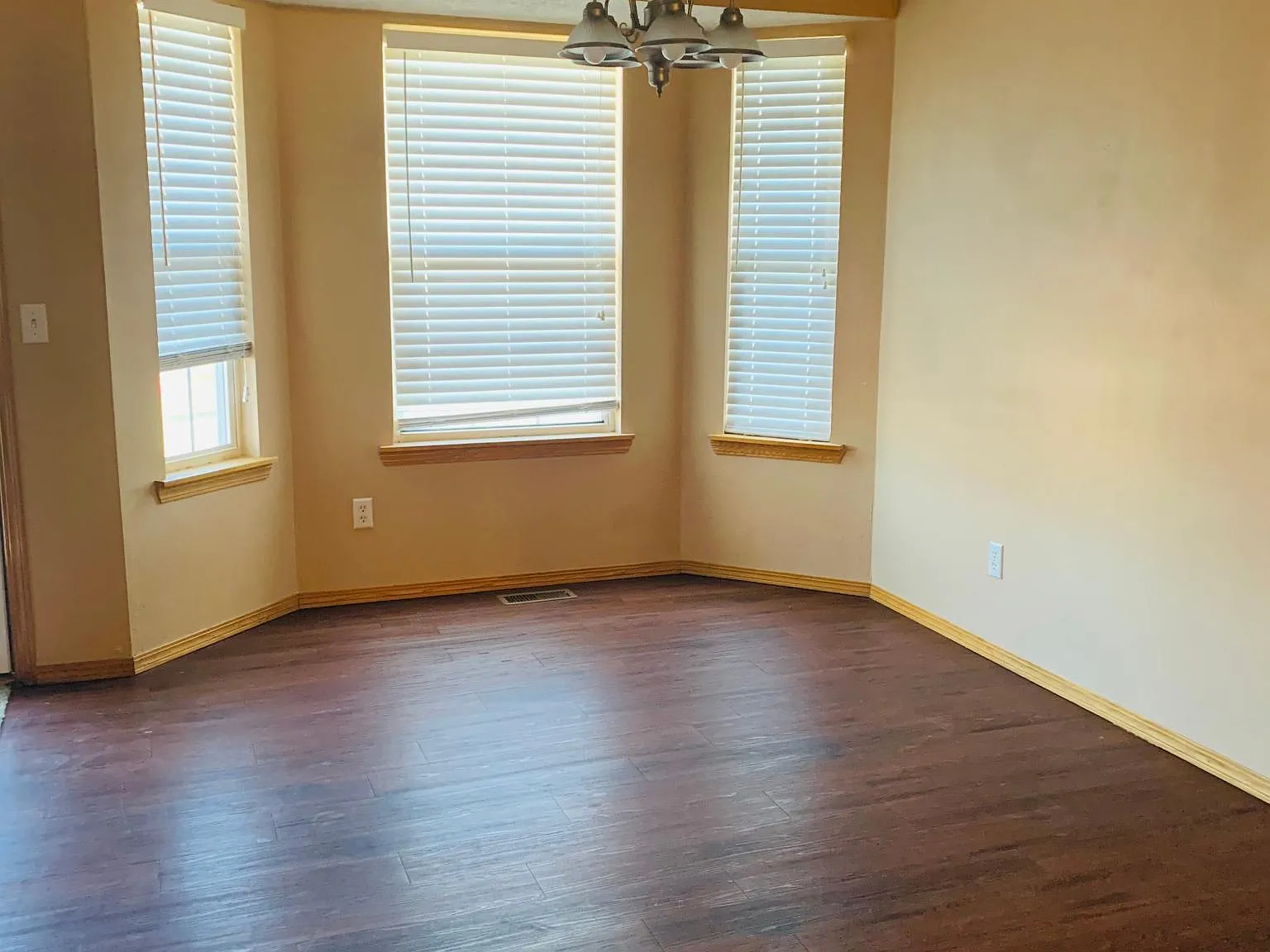 3 bed, 1220 sqft, $1,400 — Photo 3