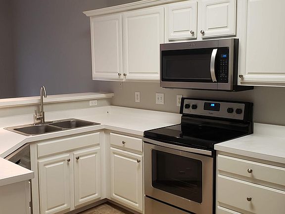 Kitchen with stainless steel appliances (oven/range, microwave, refrigerator, dishwasher)