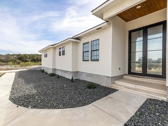 3rd image of 1104 Santa Rosa