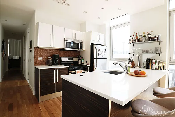 Rented by City Connections Realty | media 2