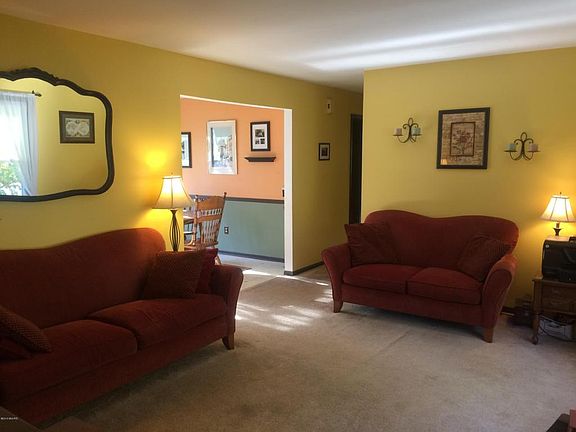 3rd image of 330 Creekrun Dr SE