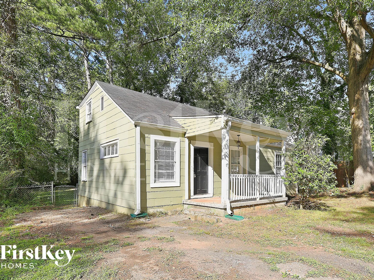 3 bed, 1.0 bath, 1206 sqft, $2,125 — Photo 2