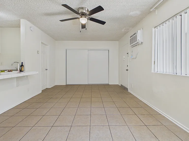 Sepulveda Manhattan Apartments — Photo 24