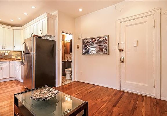 3rd image of 195 Prospect Park W